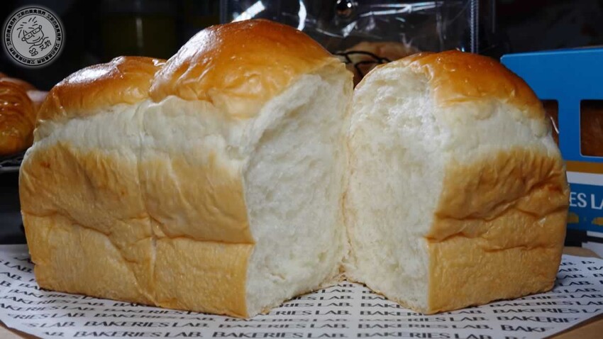 菠蘿麵包新潮流！釛匠時尚包吸睛登場，時尚菠蘿麵包爆話題。