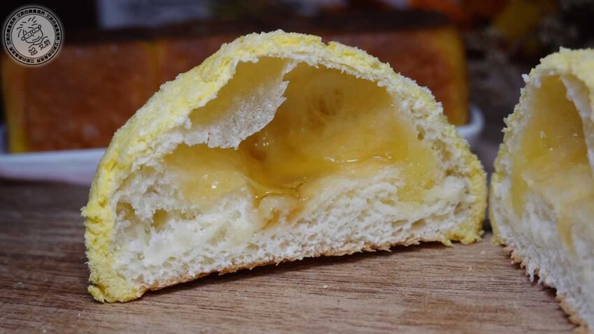 菠蘿麵包新潮流！釛匠時尚包吸睛登場，時尚菠蘿麵包爆話題。