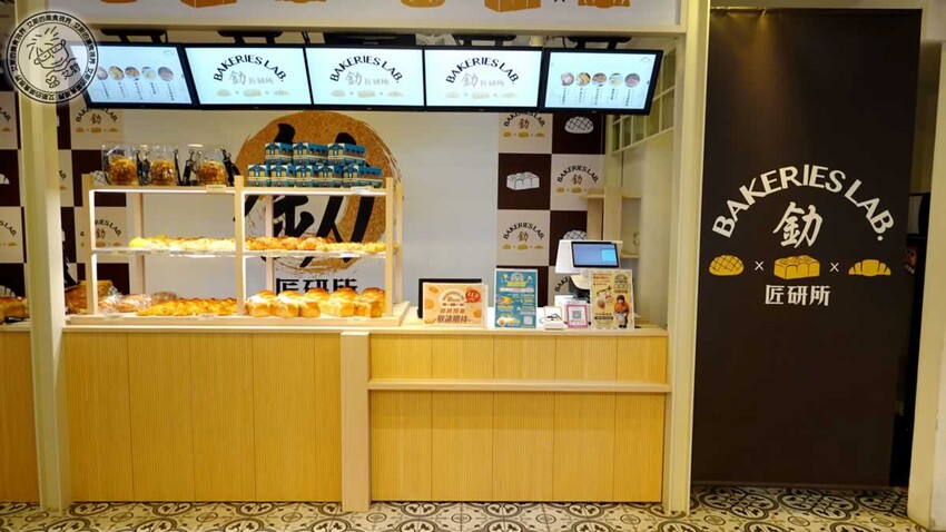 菠蘿麵包新潮流！釛匠時尚包吸睛登場，時尚菠蘿麵包爆話題。