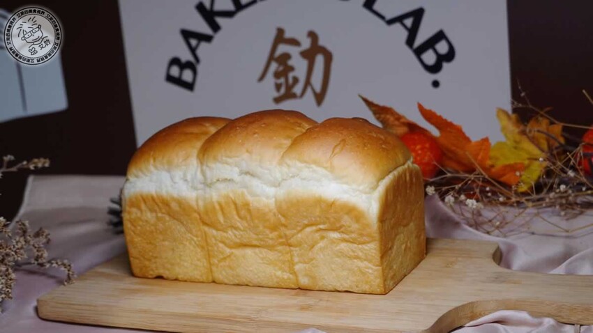 菠蘿麵包新潮流！釛匠時尚包吸睛登場，時尚菠蘿麵包爆話題。