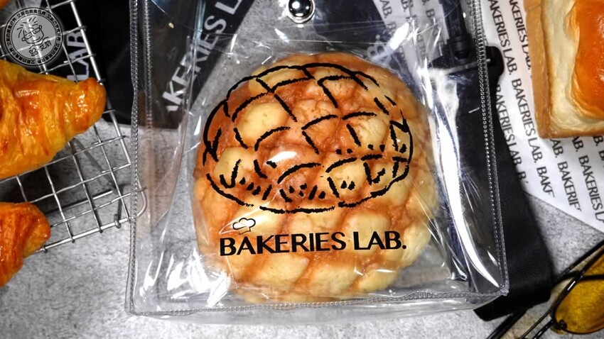 菠蘿麵包新潮流！釛匠時尚包吸睛登場，時尚菠蘿麵包爆話題。