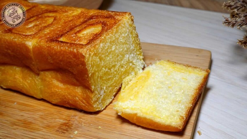 菠蘿麵包新潮流！釛匠時尚包吸睛登場，時尚菠蘿麵包爆話題。