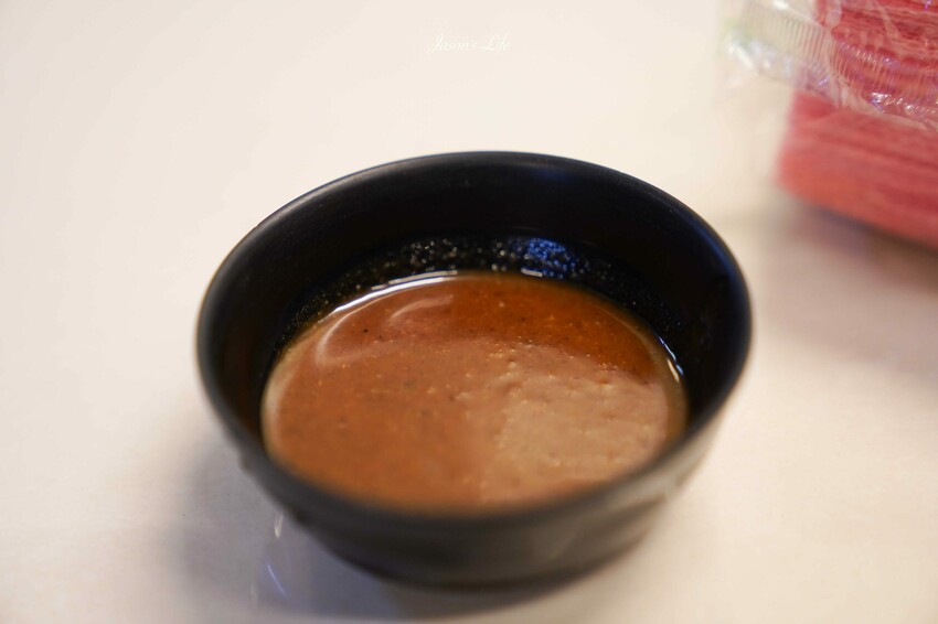 屏東縣鹽埔鄉【屏東鹽埔｜美食】阿彬火鍋店。屏東鹽埔人激推，露天平價傳統石頭火鍋，肉片不用百元，自炒沙茶醬及湯頭好