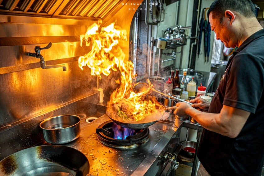 新北市新莊區新莊美食｜野牛殿溫體牛新莊旗艦店～新莊體育館前超人氣的溫體牛火鍋，不需要解釋的好味道（菜單）