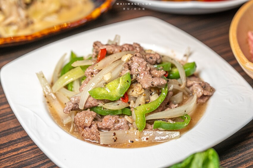 新北市新莊區新莊美食｜野牛殿溫體牛新莊旗艦店～新莊體育館前超人氣的溫體牛火鍋，不需要解釋的好味道（菜單）