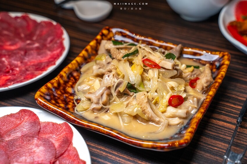 新北市新莊區新莊美食｜野牛殿溫體牛新莊旗艦店～新莊體育館前超人氣的溫體牛火鍋，不需要解釋的好味道（菜單）