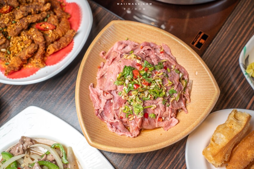新北市新莊區新莊美食｜野牛殿溫體牛新莊旗艦店～新莊體育館前超人氣的溫體牛火鍋，不需要解釋的好味道（菜單）