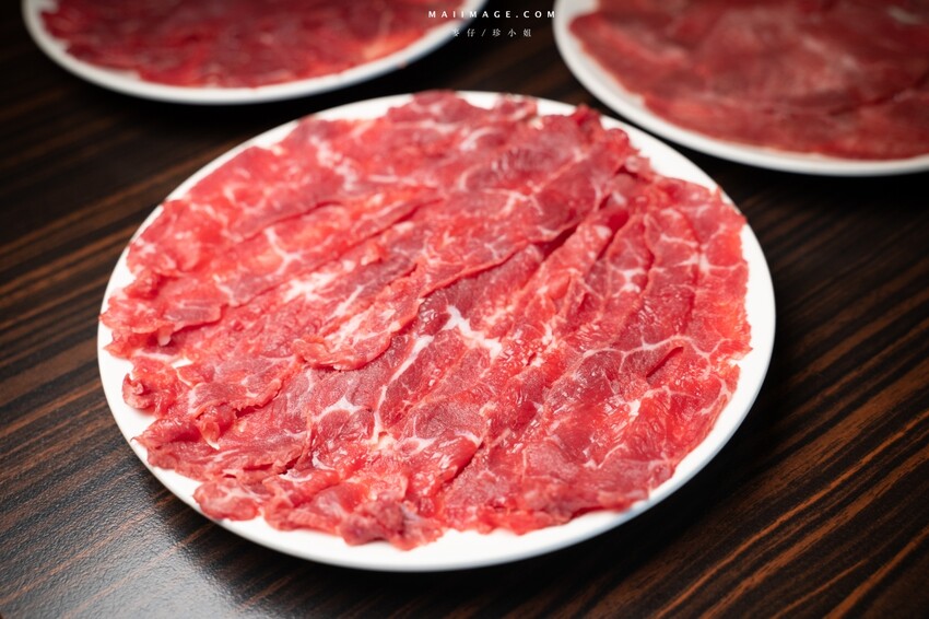 新北市新莊區新莊美食｜野牛殿溫體牛新莊旗艦店～新莊體育館前超人氣的溫體牛火鍋，不需要解釋的好味道（菜單）