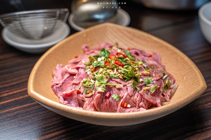 新北市新莊區新莊美食｜野牛殿溫體牛新莊旗艦店～新莊體育館前超人氣的溫體牛火鍋，不需要解釋的好味道（菜單）