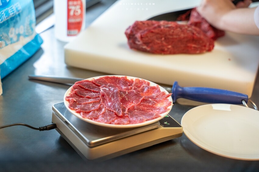 新北市新莊區新莊美食｜野牛殿溫體牛新莊旗艦店～新莊體育館前超人氣的溫體牛火鍋，不需要解釋的好味道（菜單）