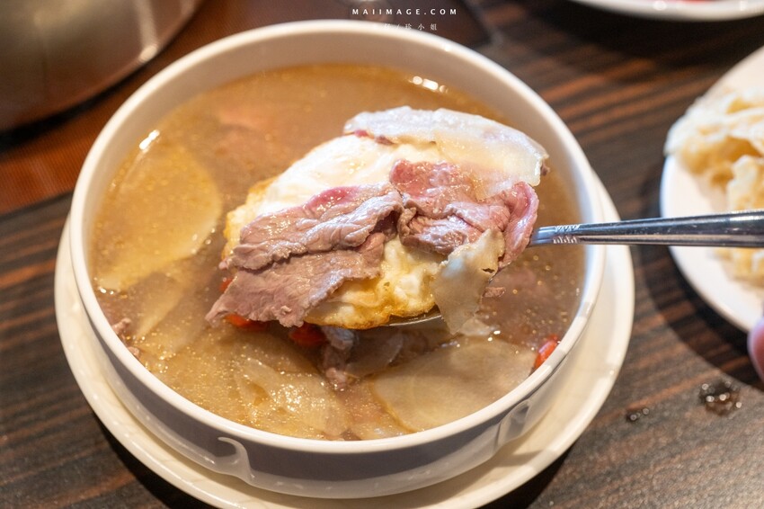 新北市新莊區新莊美食｜野牛殿溫體牛新莊旗艦店～新莊體育館前超人氣的溫體牛火鍋，不需要解釋的好味道（菜單）