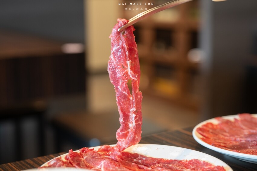 新北市新莊區新莊美食｜野牛殿溫體牛新莊旗艦店～新莊體育館前超人氣的溫體牛火鍋，不需要解釋的好味道（菜單）