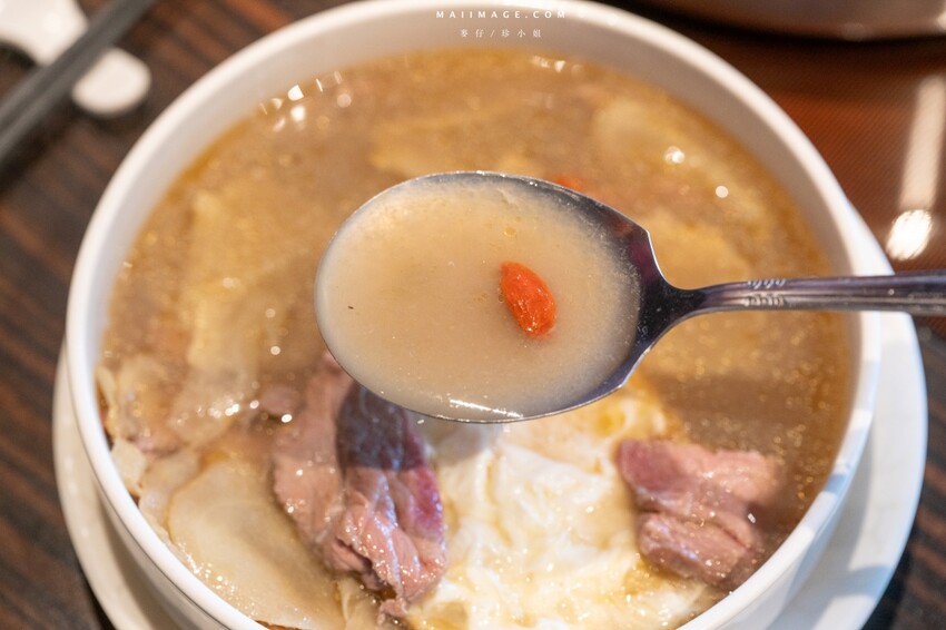 新北市新莊區新莊美食｜野牛殿溫體牛新莊旗艦店～新莊體育館前超人氣的溫體牛火鍋，不需要解釋的好味道（菜單）