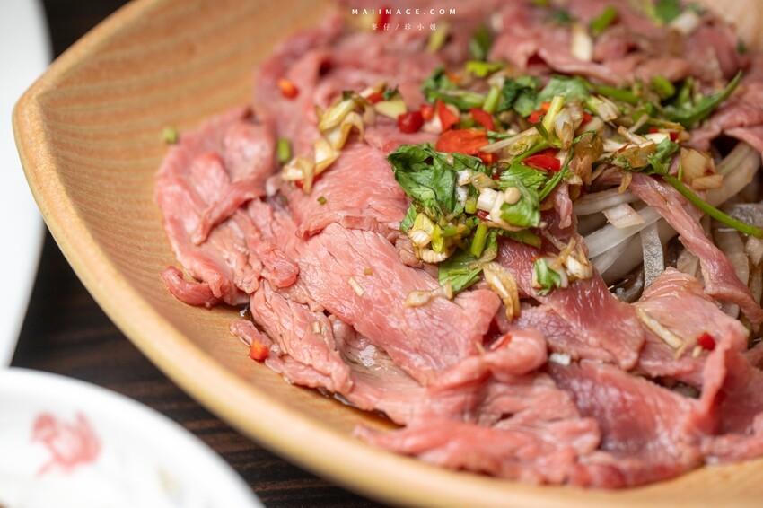 新北市新莊區新莊美食｜野牛殿溫體牛新莊旗艦店～新莊體育館前超人氣的溫體牛火鍋，不需要解釋的好味道（菜單）