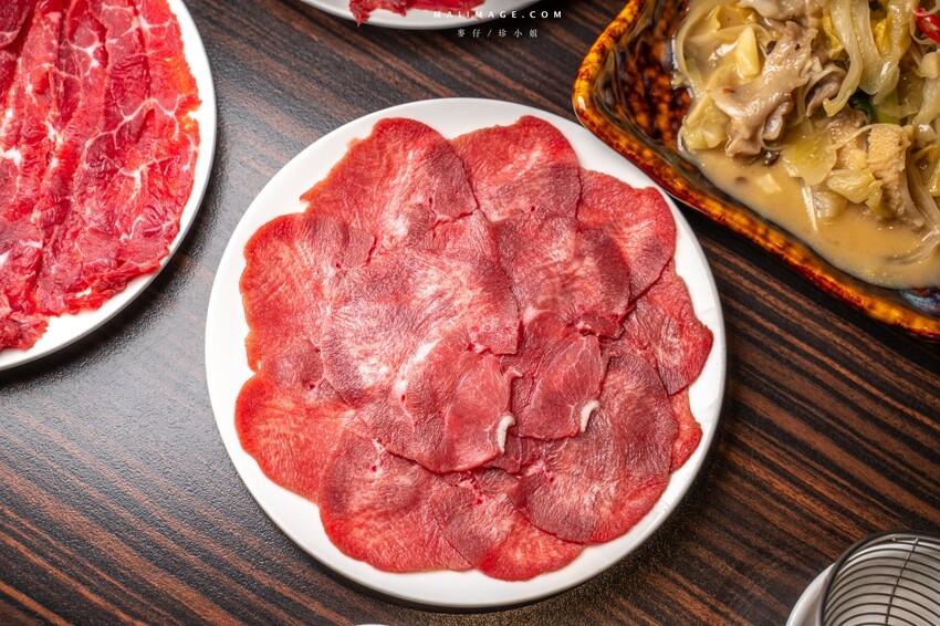 新北市新莊區新莊美食｜野牛殿溫體牛新莊旗艦店～新莊體育館前超人氣的溫體牛火鍋，不需要解釋的好味道（菜單）