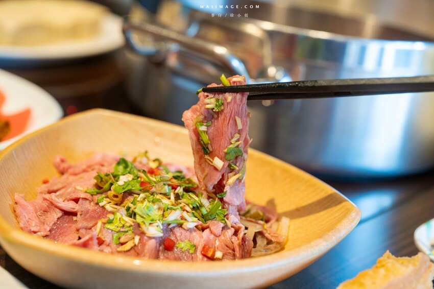 新北市新莊區新莊美食｜野牛殿溫體牛新莊旗艦店～新莊體育館前超人氣的溫體牛火鍋，不需要解釋的好味道（菜單）