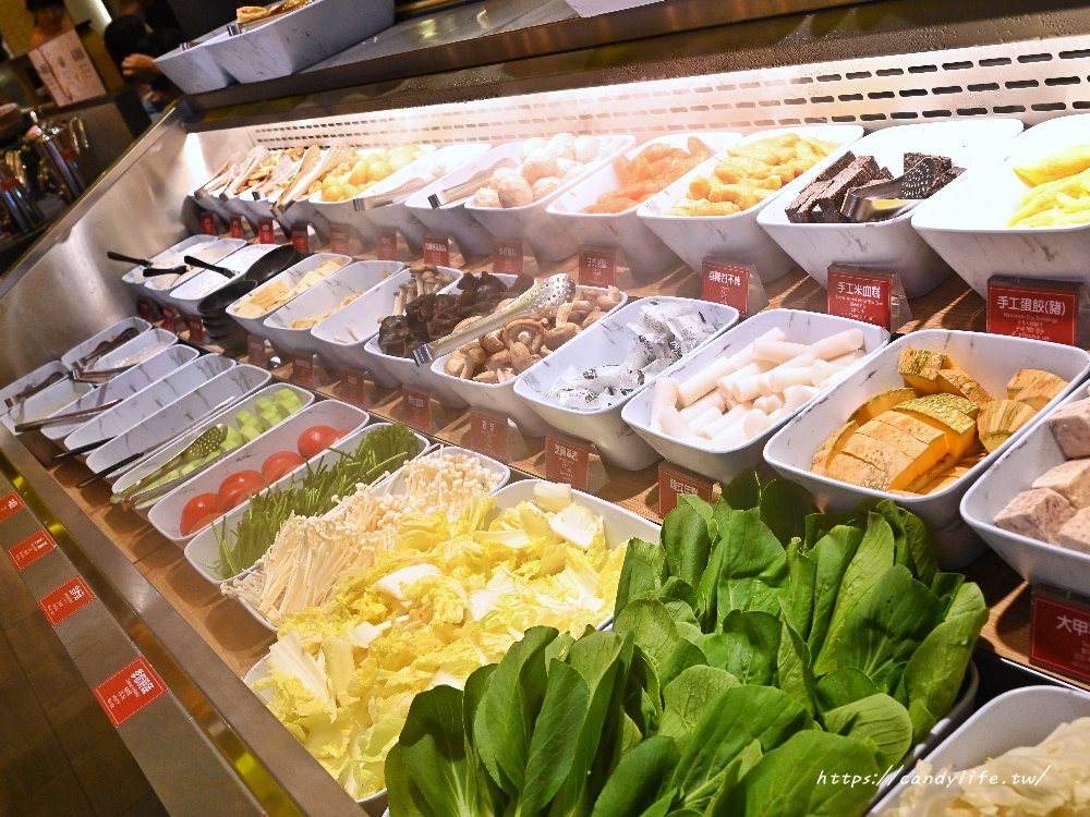 台中市南屯區台中新馬辣變身潮店啦！新馬辣公益店全新升級酒牆麻辣鍋，升級不加價！ - 糖糖's 享食生活