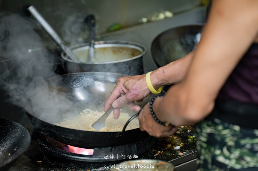 台南中西區宵夜_沙淘宮廟海產,直火炭烤香爆了!2024米其林 台南中西區宵夜_沙淘宮廟海產,直火炭烤香爆了!2024米其林