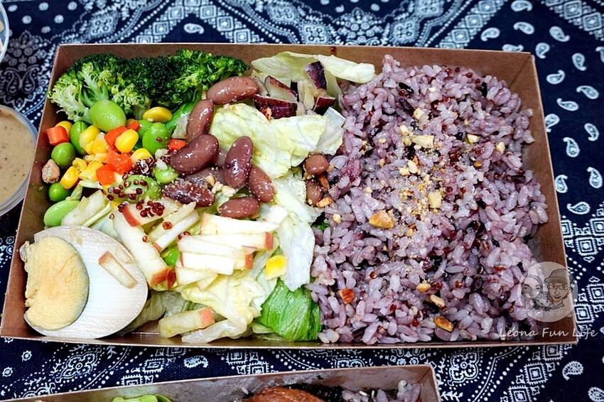 台中市太平區太平輕食沙拉推薦|沐橙sala-無飯不歡的朋友也能吃飽的沙拉餐盒,九種主食八種醬料搭配選擇多|坪林公園運動