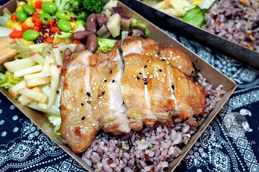 台中市太平區太平輕食沙拉推薦|沐橙sala-無飯不歡的朋友也能吃飽的沙拉餐盒,九種主食八種醬料搭配選擇多|坪林公園運動