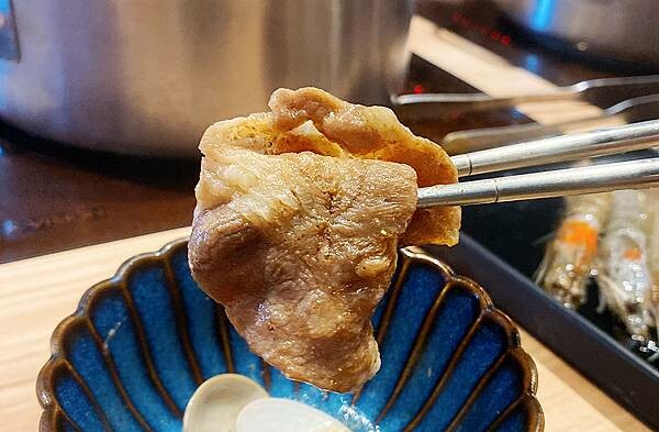 新莊火鍋推薦│大魔大滿足鍋物 超過8種特殊湯頭+一次滿足3種頂級和牛及海鮮套餐，商業午餐不用300吃到好滿足，肉品份量十足，湯頭用心調配，CP值非常高的極品火鍋店│新莊美食推薦-89.jpg