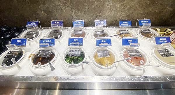 新莊火鍋推薦│大魔大滿足鍋物 超過8種特殊湯頭+一次滿足3種頂級和牛及海鮮套餐，商業午餐不用300吃到好滿足，肉品份量十足，湯頭用心調配，CP值非常高的極品火鍋店│新莊美食推薦-31.jpg