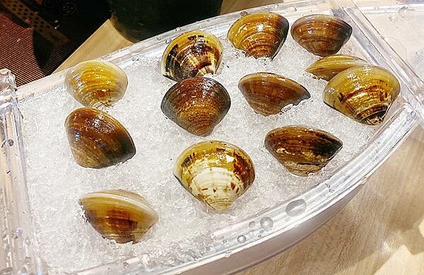 新莊火鍋推薦│大魔大滿足鍋物 超過8種特殊湯頭+一次滿足3種頂級和牛及海鮮套餐，商業午餐不用300吃到好滿足，肉品份量十足，湯頭用心調配，CP值非常高的極品火鍋店│新莊美食推薦-49.jpg