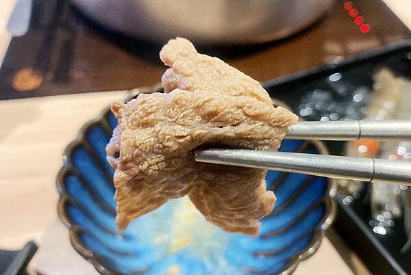 新莊火鍋推薦│大魔大滿足鍋物 超過8種特殊湯頭+一次滿足3種頂級和牛及海鮮套餐，商業午餐不用300吃到好滿足，肉品份量十足，湯頭用心調配，CP值非常高的極品火鍋店│新莊美食推薦-67.jpg