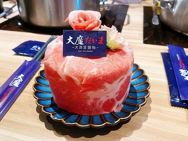 新莊火鍋推薦│大魔大滿足鍋物 超過8種特殊湯頭+一次滿足3種頂級和牛及海鮮套餐，商業午餐不用300吃到好滿足，肉品份量十足，湯頭用心調配，CP值非常高的極品火鍋店│新莊美食推薦-84.jpg