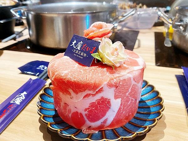 新莊火鍋推薦│大魔大滿足鍋物 超過8種特殊湯頭+一次滿足3種頂級和牛及海鮮套餐，商業午餐不用300吃到好滿足，肉品份量十足，湯頭用心調配，CP值非常高的極品火鍋店│新莊美食推薦-82.jpg