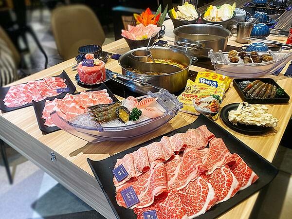 新莊火鍋推薦│大魔大滿足鍋物 超過8種特殊湯頭+一次滿足3種頂級和牛及海鮮套餐，商業午餐不用300吃到好滿足，肉品份量十足，湯頭用心調配，CP值非常高的極品火鍋店│新莊美食推薦-52.jpg