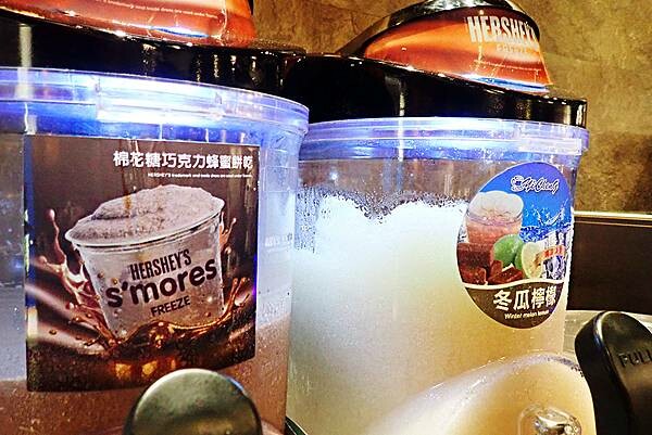 新莊火鍋推薦│大魔大滿足鍋物 超過8種特殊湯頭+一次滿足3種頂級和牛及海鮮套餐，商業午餐不用300吃到好滿足，肉品份量十足，湯頭用心調配，CP值非常高的極品火鍋店│新莊美食推薦-25.jpg