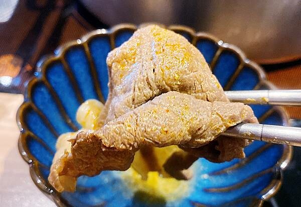 新莊火鍋推薦│大魔大滿足鍋物 超過8種特殊湯頭+一次滿足3種頂級和牛及海鮮套餐，商業午餐不用300吃到好滿足，肉品份量十足，湯頭用心調配，CP值非常高的極品火鍋店│新莊美食推薦-86.jpg