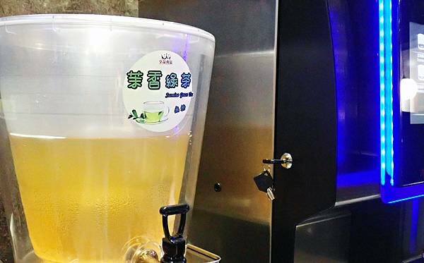 新莊火鍋推薦│大魔大滿足鍋物 超過8種特殊湯頭+一次滿足3種頂級和牛及海鮮套餐，商業午餐不用300吃到好滿足，肉品份量十足，湯頭用心調配，CP值非常高的極品火鍋店│新莊美食推薦-26.jpg