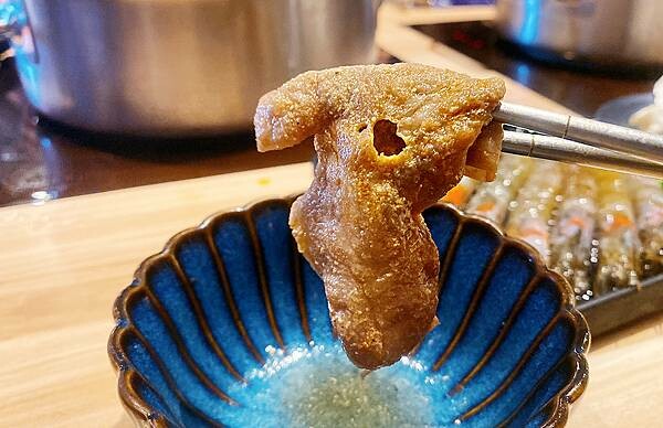 新莊火鍋推薦│大魔大滿足鍋物 超過8種特殊湯頭+一次滿足3種頂級和牛及海鮮套餐，商業午餐不用300吃到好滿足，肉品份量十足，湯頭用心調配，CP值非常高的極品火鍋店│新莊美食推薦-71.jpg