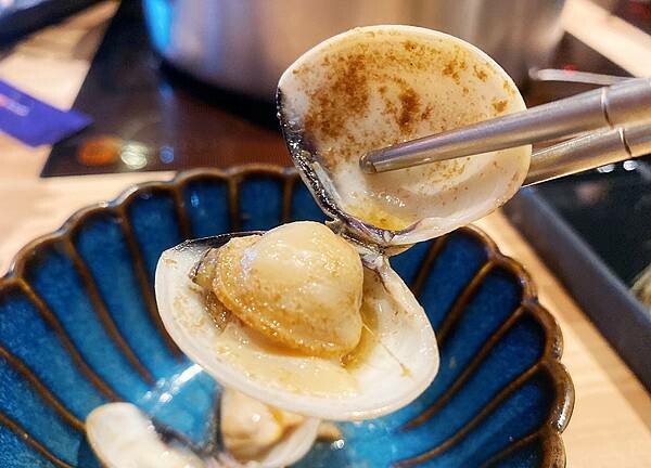 新莊火鍋推薦│大魔大滿足鍋物 超過8種特殊湯頭+一次滿足3種頂級和牛及海鮮套餐，商業午餐不用300吃到好滿足，肉品份量十足，湯頭用心調配，CP值非常高的極品火鍋店│新莊美食推薦-103.jpg