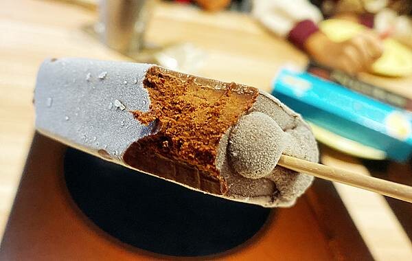 新莊火鍋推薦│大魔大滿足鍋物 超過8種特殊湯頭+一次滿足3種頂級和牛及海鮮套餐，商業午餐不用300吃到好滿足，肉品份量十足，湯頭用心調配，CP值非常高的極品火鍋店│新莊美食推薦-119.jpg