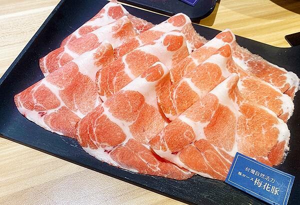 新莊火鍋推薦│大魔大滿足鍋物 超過8種特殊湯頭+一次滿足3種頂級和牛及海鮮套餐，商業午餐不用300吃到好滿足，肉品份量十足，湯頭用心調配，CP值非常高的極品火鍋店│新莊美食推薦-75.jpg