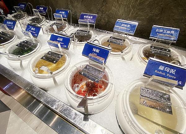 新莊火鍋推薦│大魔大滿足鍋物 超過8種特殊湯頭+一次滿足3種頂級和牛及海鮮套餐，商業午餐不用300吃到好滿足，肉品份量十足，湯頭用心調配，CP值非常高的極品火鍋店│新莊美食推薦-33.jpg