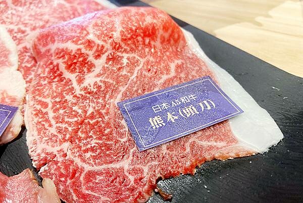 新莊火鍋推薦│大魔大滿足鍋物 超過8種特殊湯頭+一次滿足3種頂級和牛及海鮮套餐，商業午餐不用300吃到好滿足，肉品份量十足，湯頭用心調配，CP值非常高的極品火鍋店│新莊美食推薦-56.jpg