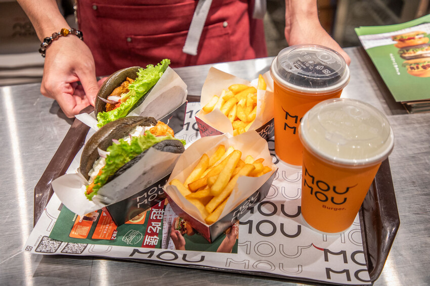 MOUMOU漢堡登場！微風南山新開幕必吃，台北美式漢堡推薦。