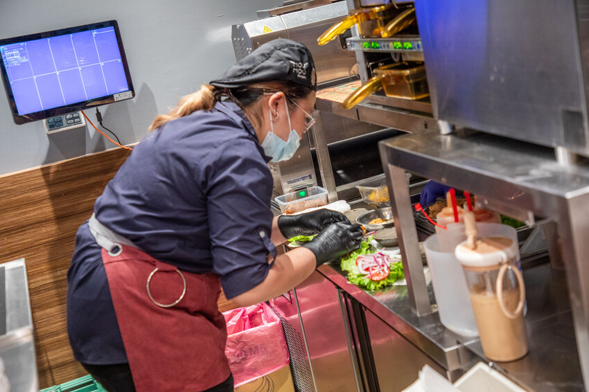 MOUMOU漢堡登場！微風南山新開幕必吃，台北美式漢堡推薦。