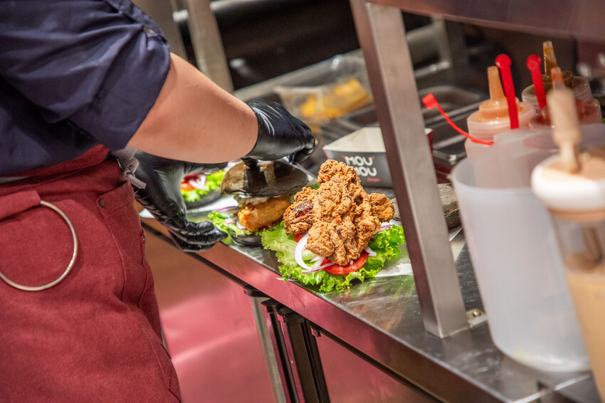 MOUMOU漢堡登場！微風南山新開幕必吃，台北美式漢堡推薦。