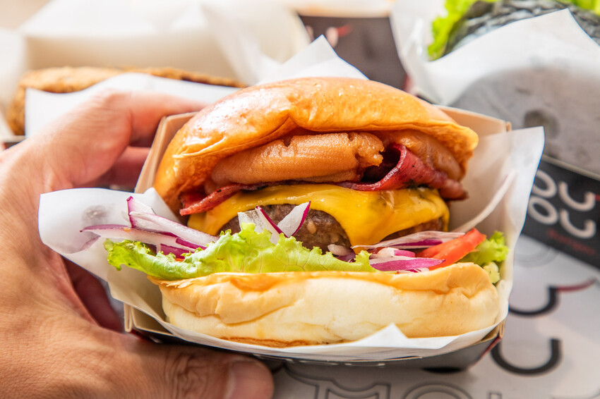 MOUMOU漢堡登場！微風南山新開幕必吃，台北美式漢堡推薦。