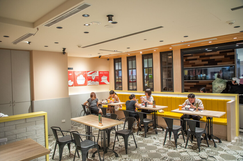 MOUMOU漢堡登場！微風南山新開幕必吃，台北美式漢堡推薦。