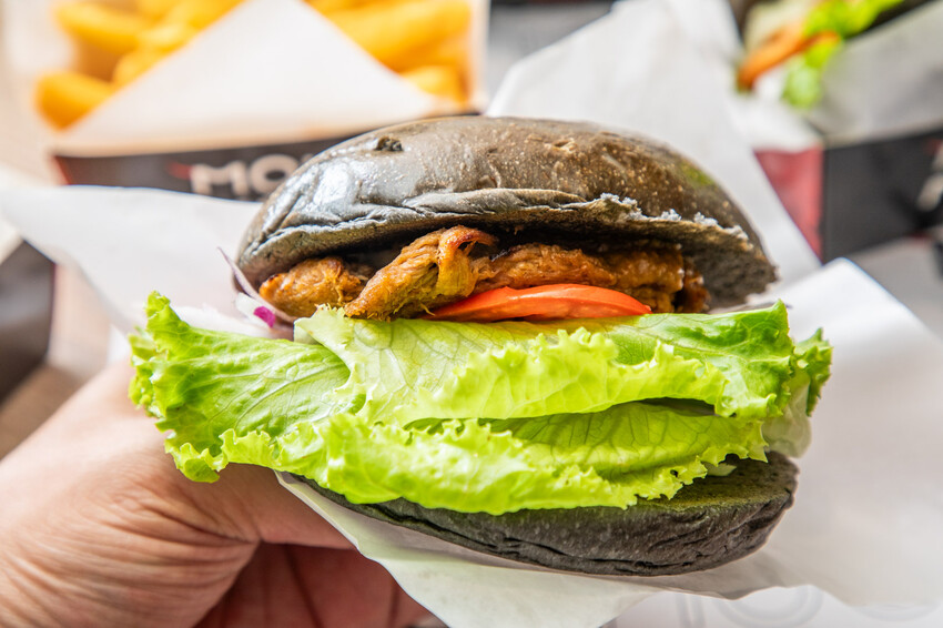 MOUMOU漢堡登場！微風南山新開幕必吃，台北美式漢堡推薦。