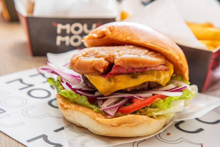 MOUMOU漢堡登場！微風南山新開幕必吃，台北美式漢堡推薦。