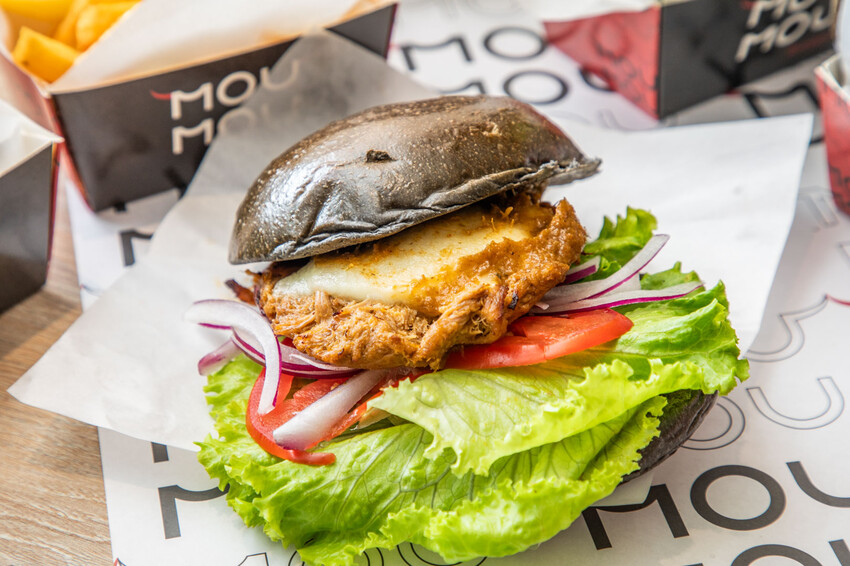 MOUMOU漢堡登場！微風南山新開幕必吃，台北美式漢堡推薦。