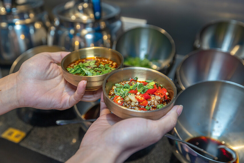 夯爐-麻辣烤鴨鍋｜逢甲烤鴨、逢甲麻辣鍋、逢甲美食、逢甲火鍋、逢甲必吃