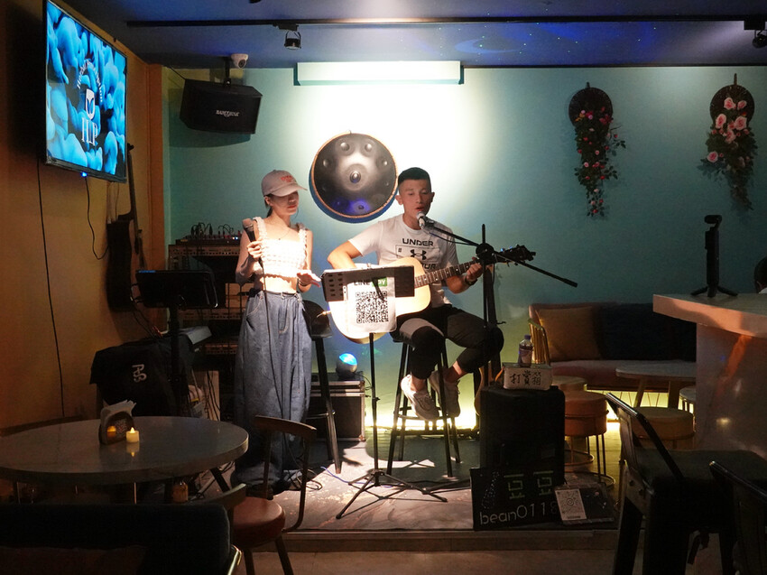 台北市松山區台北松山—HP-Herbal Prescription 花草處方籤｜身穿藥師服在迷霧中施展花草系調酒魔法｜南京三民、市民大道